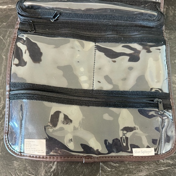 SILVER SAFEKEEPER Travel Toiletry Bags (2) - Picture 7 of 16